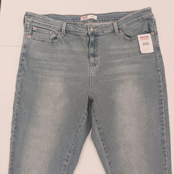 Levi's Mid-rise Boyfriend. 22. Light blue wash - Picture 11 of 11